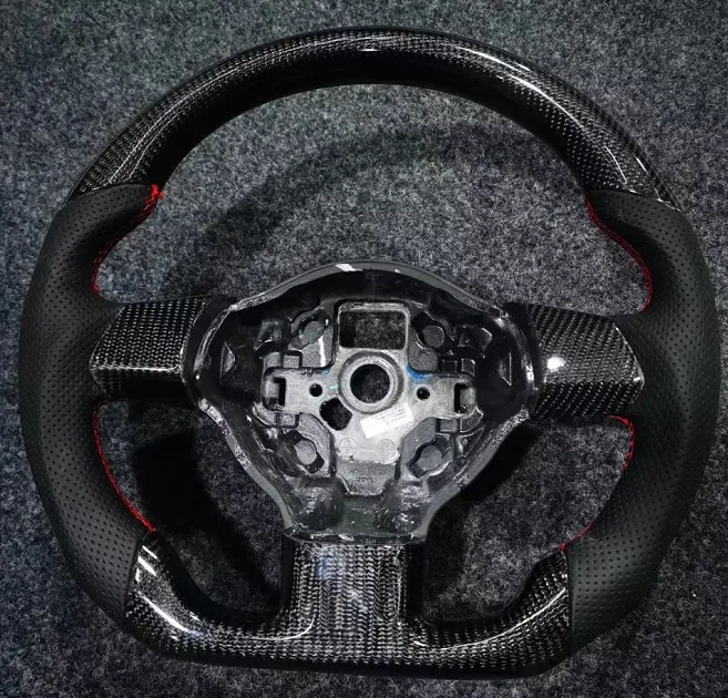 Volante VW Golf 5 / GTI / R32 Carbono Plano – Mejora Deportiva y Estilo Moderno