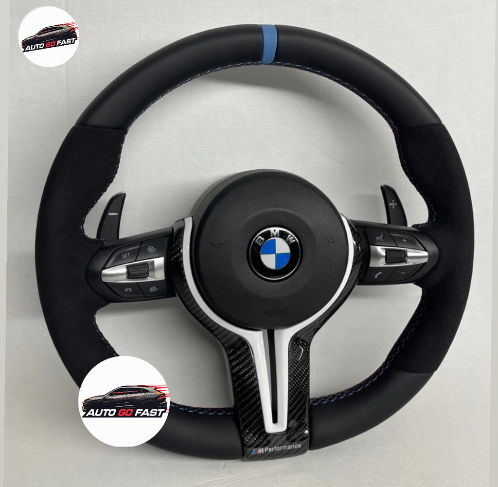 Volant sport BMW M  , avec Carbon et Alcantara , surpiqûres contrastées et touches de bleu. Matériau de haute qualité pour BMW E87 E83 , BMW E90 E91 E92 E84 , BMW X1 E84 ,  Bmw X5 X6 E70 E71