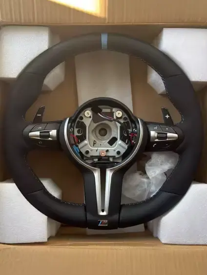 Volant sport BMW M (sans airbag) , avec Alcantara , surpiqûres contrastées et touches de bleu. Matériau de haute qualité pour Bmw 5 Series F10/F11/F18 6 Series F06/F12/F13 7 Series F1/F02/F03 M5 Series F10/F90 M6 Series F06/F12/F13 M8 Series F91/F92/F93 5 Series GT F07